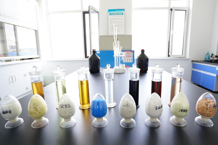 產(chǎn)品種類(lèi)多，主要有硫酸銅、硫酸鋅、黃藥系列、黒藥系列、硫氨酯、起泡劑、等選礦藥劑